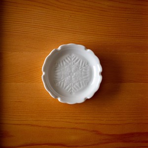 深山(miyama) gaku 線刻豆皿 雪花 白磁[日本製/美濃焼/和食器]