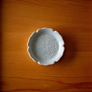 深山(miyama) gaku 線刻豆皿 雪花 青白磁[日本製/美濃焼/和食器]
