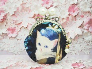 「フェルメール真珠の耳飾りの白猫」がま口ポーチ・コインケース（口金8.5センチ）