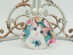 「パールリボン猫」がま口ポーチ・コインケース（口金8.5センチ）