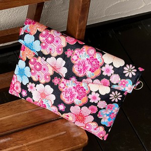 【ショルダーストラップ対応】御朱印帳袋(御朱印帳ポーチ)/花遊び金彩(黒)【日本製】