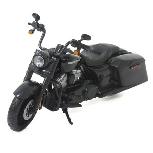 HARLEY DAVIDSON　バイクのミニチュア【Maisto　1:12　2017ハーレーダビッドソン　ROAD KING SP】