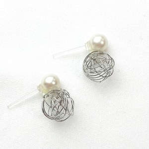 ワイヤーボールピアス
