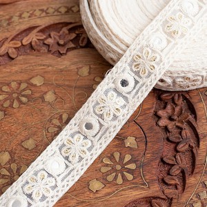 チロリアンテープ　メーター売 - 柔らかなコットンに金糸が美しい　　スパンコールとゴーダ刺繍〔幅:約2.5c