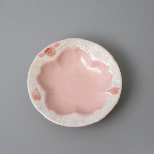 【有田焼】薄ピンク釉虹彩 桜豆皿 日本製 和食器 割烹 小皿 豆皿
