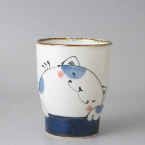 ネコ　コップ（大）　青/赤　日本製 和食器 湯呑 手描き