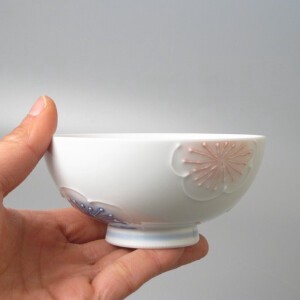 【有田焼】白磁一珍二色花飯碗（小） 日本製 和食器 ご飯茶碗 茶付 手描き