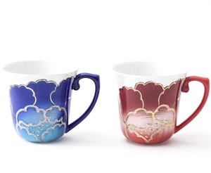 【有田焼】虹彩牡丹マグカップ（銀箔ﾙﾘ）と（金箔赤）のペアセット 日本製 フリーカップ