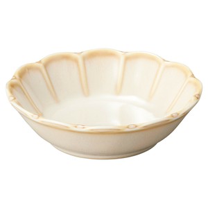 フィオレクリーム花型13cm小鉢　　【日本製　磁器】