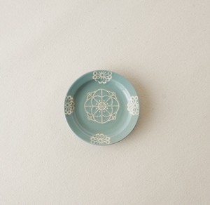 【波佐見焼　日本製　小皿　手描き　藍染窯　】ステッチ　110プレート　グリーン