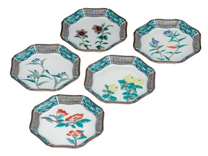 日本の伝統工芸品【九谷焼】 6.5号皿揃 五草花   (K9-185) (K8-146)