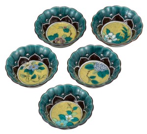 日本の伝統工芸品【九谷焼】 2.5号小鉢揃 吉田屋草花   (K9-218) (K8-193)