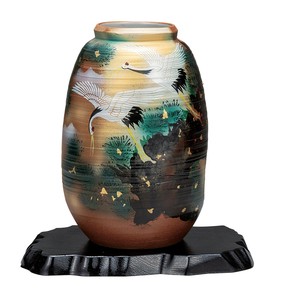 日本の伝統工芸品【九谷焼】 8号花瓶 松に鶴 台付  (K9-1363) (K8-1259)