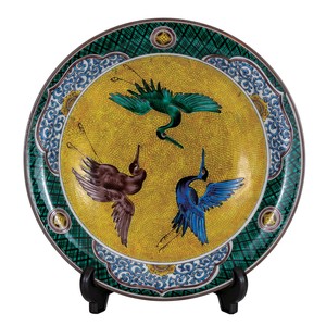 日本の伝統工芸品【九谷焼】 10号飾皿 吉田屋鶴 皿立付  (K9-1419) (K8-1322)