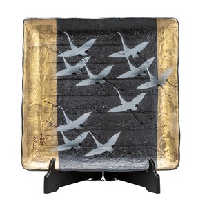 日本の伝統工芸品【九谷焼】 10号飾皿 金箔群鶴 皿立付 山田登陽志 (K9-1430) (K8-1333)
