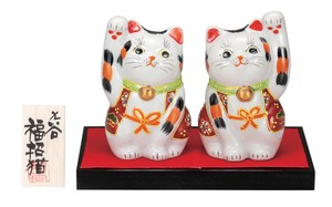 日本の伝統工芸品【九谷焼】 3.5号ペア招き猫 盛 台・敷物・立札付  (K9-1521) (K8-1431)