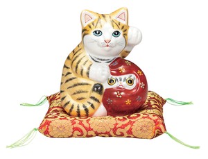 日本の伝統工芸品【九谷焼】 5号達磨招き猫 金彩 布団付  (K9-1643) (K8-1524)