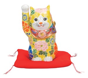 日本の伝統工芸品【九谷焼】 K8-1547 6号招き猫 黄盛 布団付