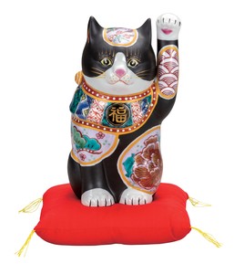 日本の伝統工芸品【九谷焼】 K8-1552 7号招き猫 黒地松竹梅 布団付