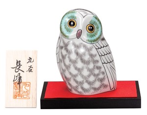 日本の伝統工芸品【九谷焼】 K8-1611 4号ふくろう 白 台・敷物・立札付