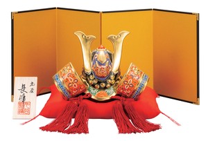 日本の伝統工芸品【九谷焼】 K8-1691 6.5号兜 金赤盛 布団・屏風・立札付