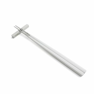 クチポール（Cutipol）KUBE　ホワイト/シルバー　箸+箸置きセット