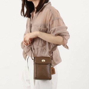 ★人気商品【COOCO クーコ】シュリンクレザーヒネリ金具縦型ポシェット　SALE　牛革