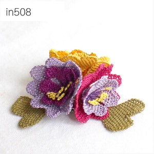 イーネ・オヤ　ブローチ 刺繍針で編むシルク糸のトルコ伝統レース ハンドメイド 三つの花 コサージュ