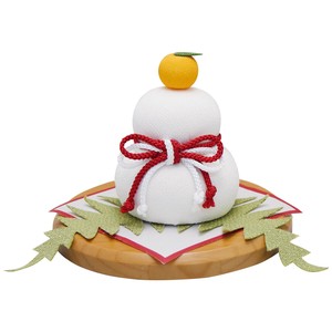 Round Kagami-mochi decoration