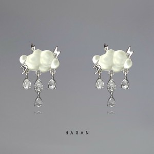クラウディ クリスタル ピアス