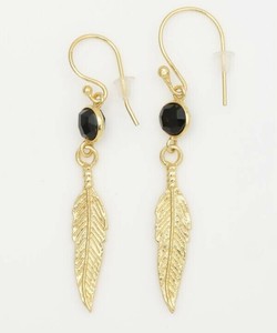 《定番》【Amina】フェザーストーンピアス