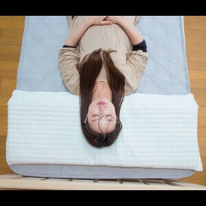 【寝返りサポート枕】幅100㎝　低め（約6.5㎝）　腰枕としても　化粧箱　オーストリア製のウレタン　特価品