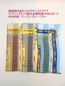 秋冬新作）スカーフ　高級感のあるシルクサテンストライプ・ライディングヒット柄日本製四角大判スカーフ