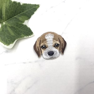 ブローチ　刺繍　アート　デザイン　犬　ドッグ　アニマル　ビーグル