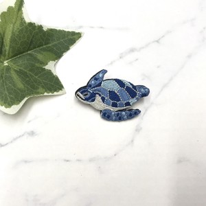 ブローチ　刺繍　アート　デザイン　ウミガメ　海　ブルー