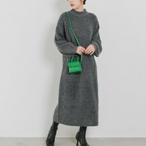 お手入れ簡単！丸ごと洗えるふんわりニットワンピース モックネック サイド釦 ニットワンピ  23570