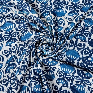 〔1m切り売り〕インドの伝統の泥染め(ダブプリント)　藍染め　カンタ刺繍布の組み合わせ　おしゃれ　生地