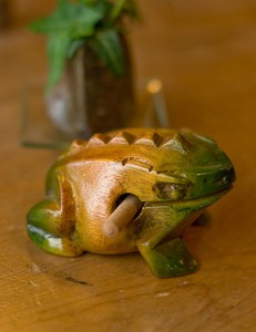 カエル型のギロ - 小