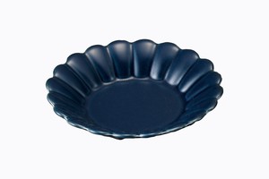 キクワリ（紺）　15�p丸皿【日本製 波佐見焼 磁器 毎日の生活に】