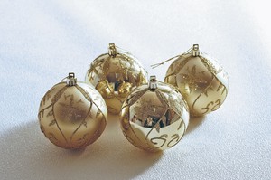 クリスマス80mmうずまきゴールドボール（4個入り）