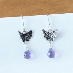 蝶モチーフにドロップのアメジストをセットしたSILVER925ピアス