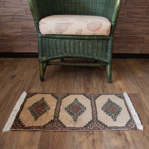 手織り絨毯　玄関マット　ウール100％　約37x63cm　ベージュ　パキスタン製　マット　ラグ