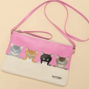 【イタリア製】ネコ　猫柄　クラッチ　ショルダー付　ストラップ付　ポップ　かわいい　iPad収納サイズ