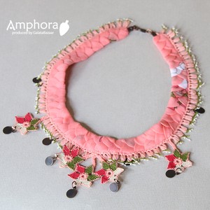 イーネ・オヤ刺繍針で作る繊細なレースネックレス/パープルの花