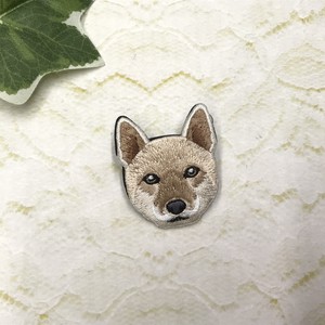 ブローチ　刺繍　アート　デザイン　犬　ドッグ　アニマル