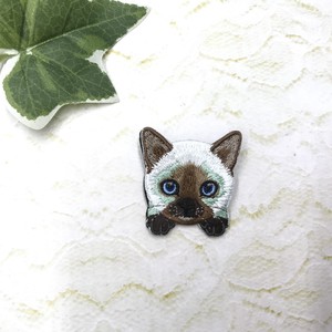 ブローチ　刺繍　アート　デザイン　猫　キャット　アニマル