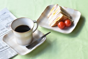 ほのかブラウンマグカップ 白系 洋食器 マグカップ スープカップ 日本製 美濃焼 カフェ風 おしゃれ モダン