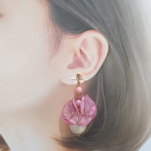 Clip-On Earrings Gold Post Pearl Earrings Pink Cotton