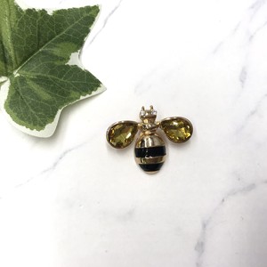 ブローチ　個性的　キラキラ　ラインストーン　ハチ　昆虫　ゴールド