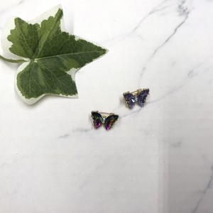 ブローチ　個性的　キラキラ　ラインストーン　蝶々　パール　ミニ